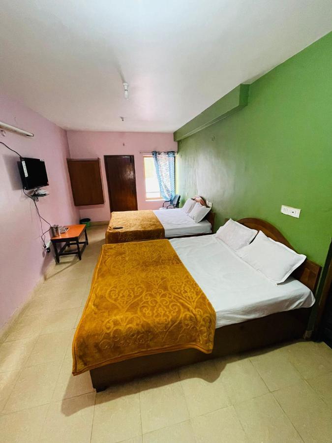 Hotel Nakshatra Ooty Kültér fotó
