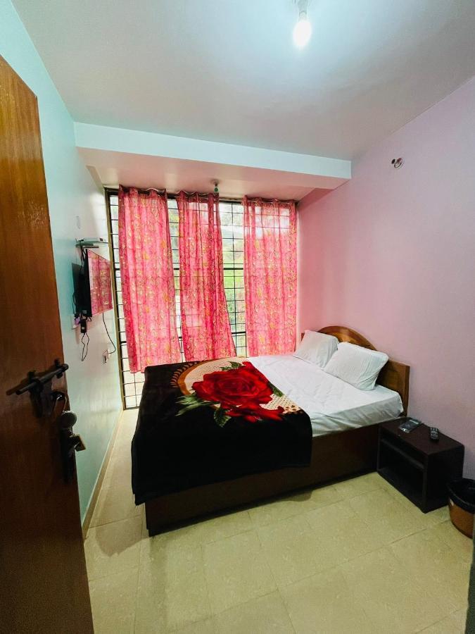 Hotel Nakshatra Ooty Kültér fotó