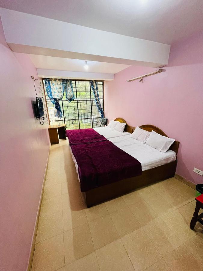Hotel Nakshatra Ooty Kültér fotó