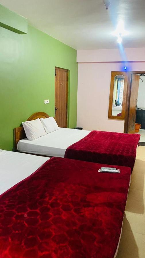 Hotel Nakshatra Ooty Kültér fotó
