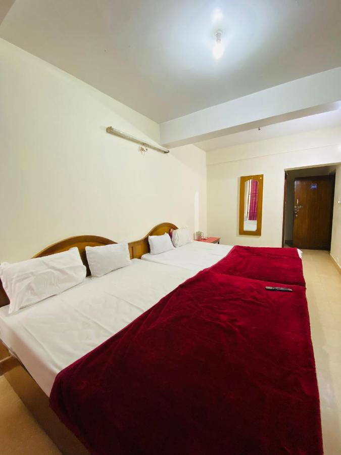 Hotel Nakshatra Ooty Kültér fotó